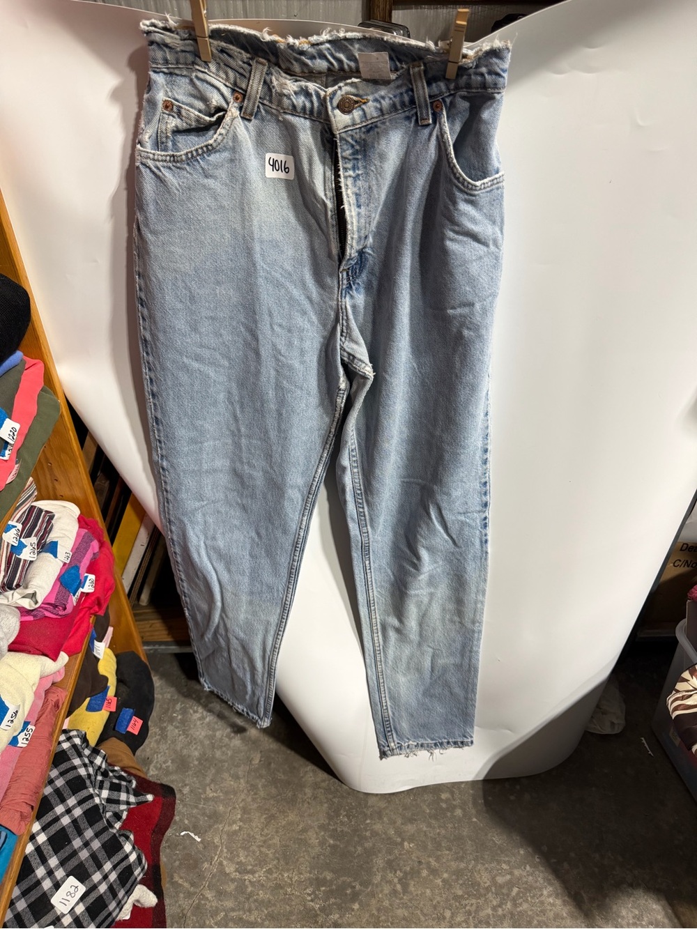 #4016- Woman’s Levi Light Blue Jeans